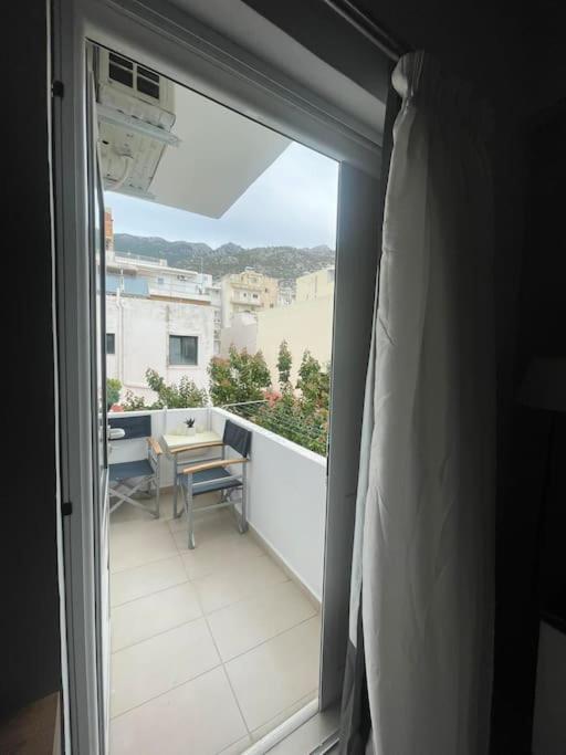 Studio In The Center, 2 Mins From The Beach Loutráki Exterior foto