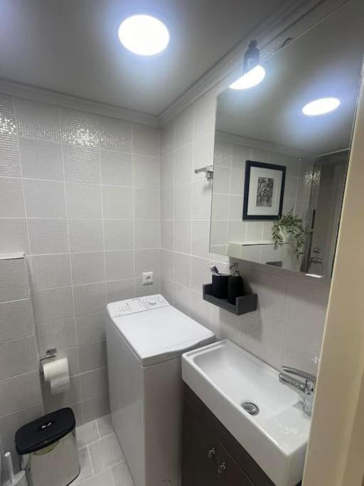 Studio In The Center, 2 Mins From The Beach Loutráki Exterior foto