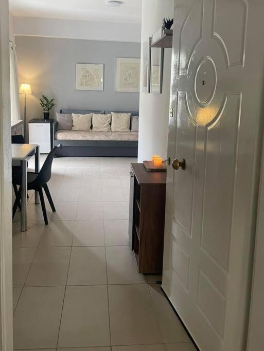 Studio In The Center, 2 Mins From The Beach Loutráki Exterior foto