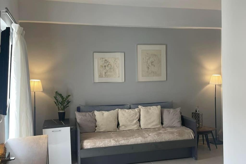 Studio In The Center, 2 Mins From The Beach Loutráki Exterior foto
