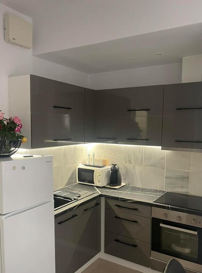 Studio In The Center, 2 Mins From The Beach Loutráki Exterior foto